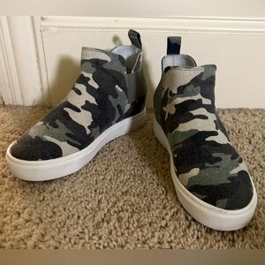 Steve Madden Camouflage Slip-On Sneakers